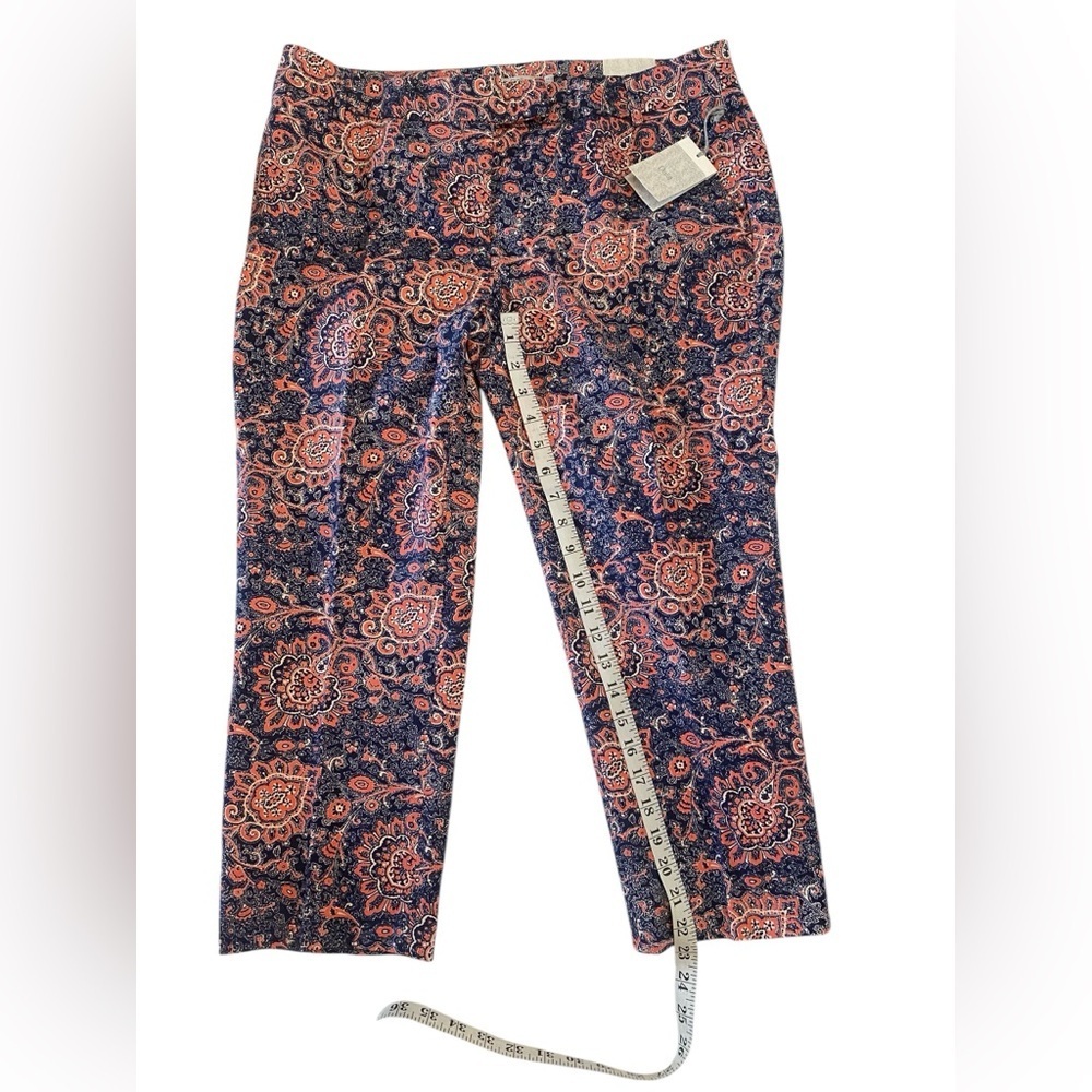 NWT Paisley Print Relaxed Fit Capris - Picture 10 of 11